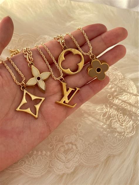 letter ketting louis vuitton|Louis Vuitton pendants.